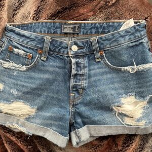 Abercrombie and Fitch Jeans Short. Low Rise. Boyfriend. Dark blue jean.